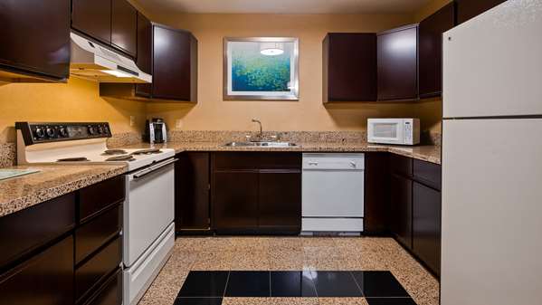 Suite - Best Western Gaylord Hotel - I-75, Exit 282