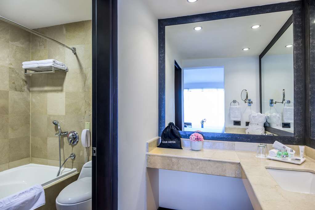 NH COLLECTION QUITO ROYAL-guestroom-Guest Room,Bathroom,On-Site.jpg
