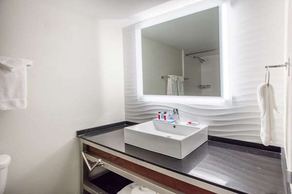  - Ramada Hotel South Austin - I-35, Exit 231