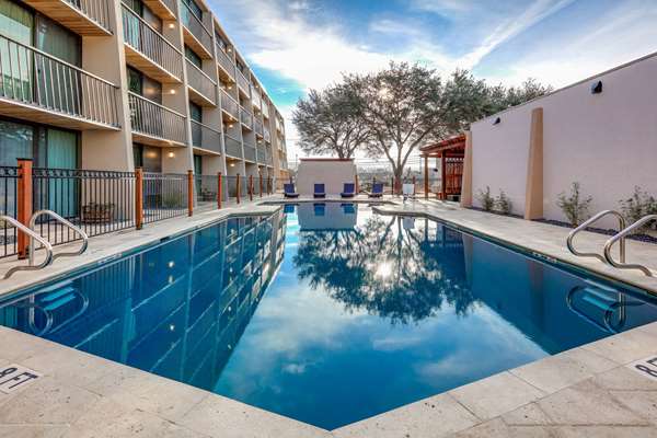 Pool - Ramada Hotel South Austin - I-35, Exit 231