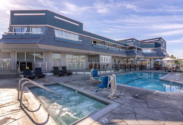 Pool - Bay Club Hotel & Marina San Diego