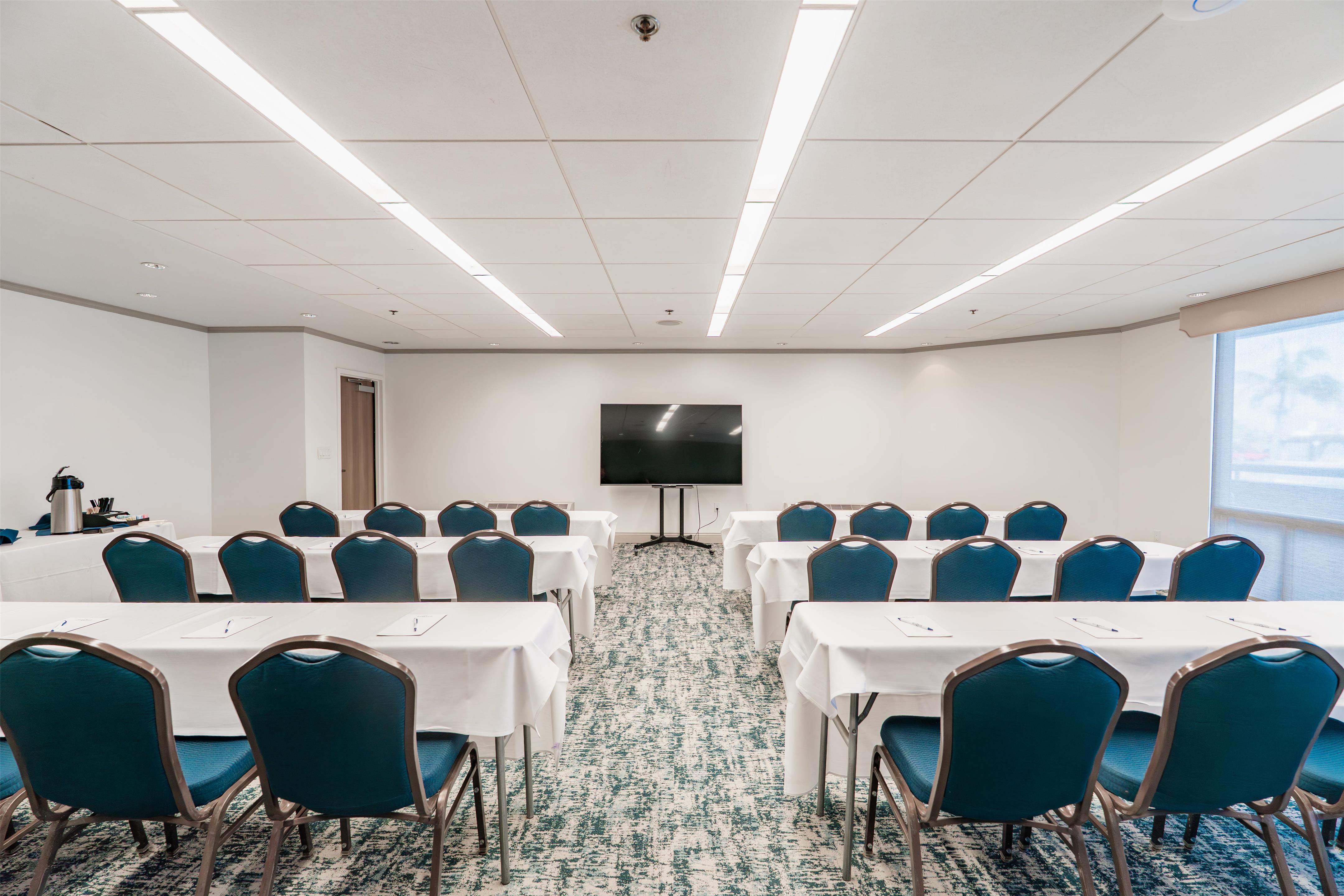 Harbor Room | Bay Club Hotel & Marina