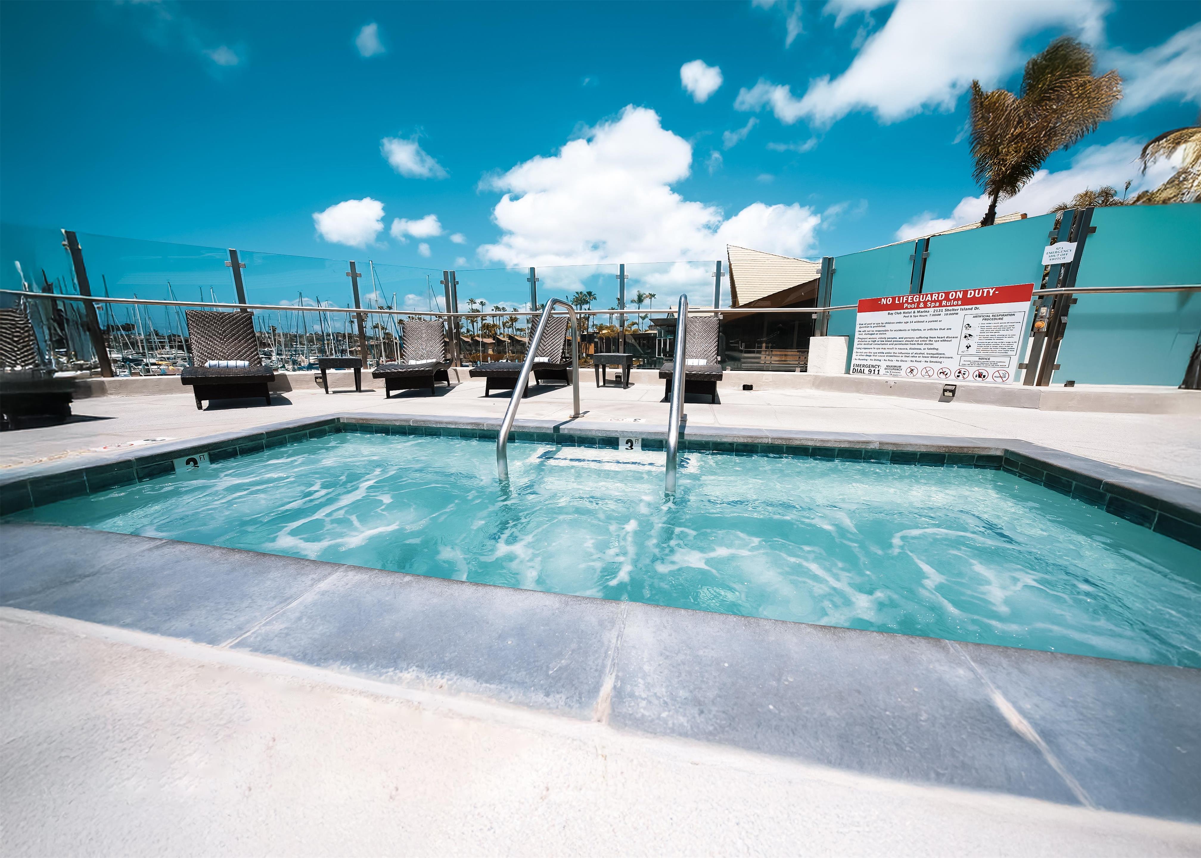 Hot Tub | Bay Club Hotel & Marina