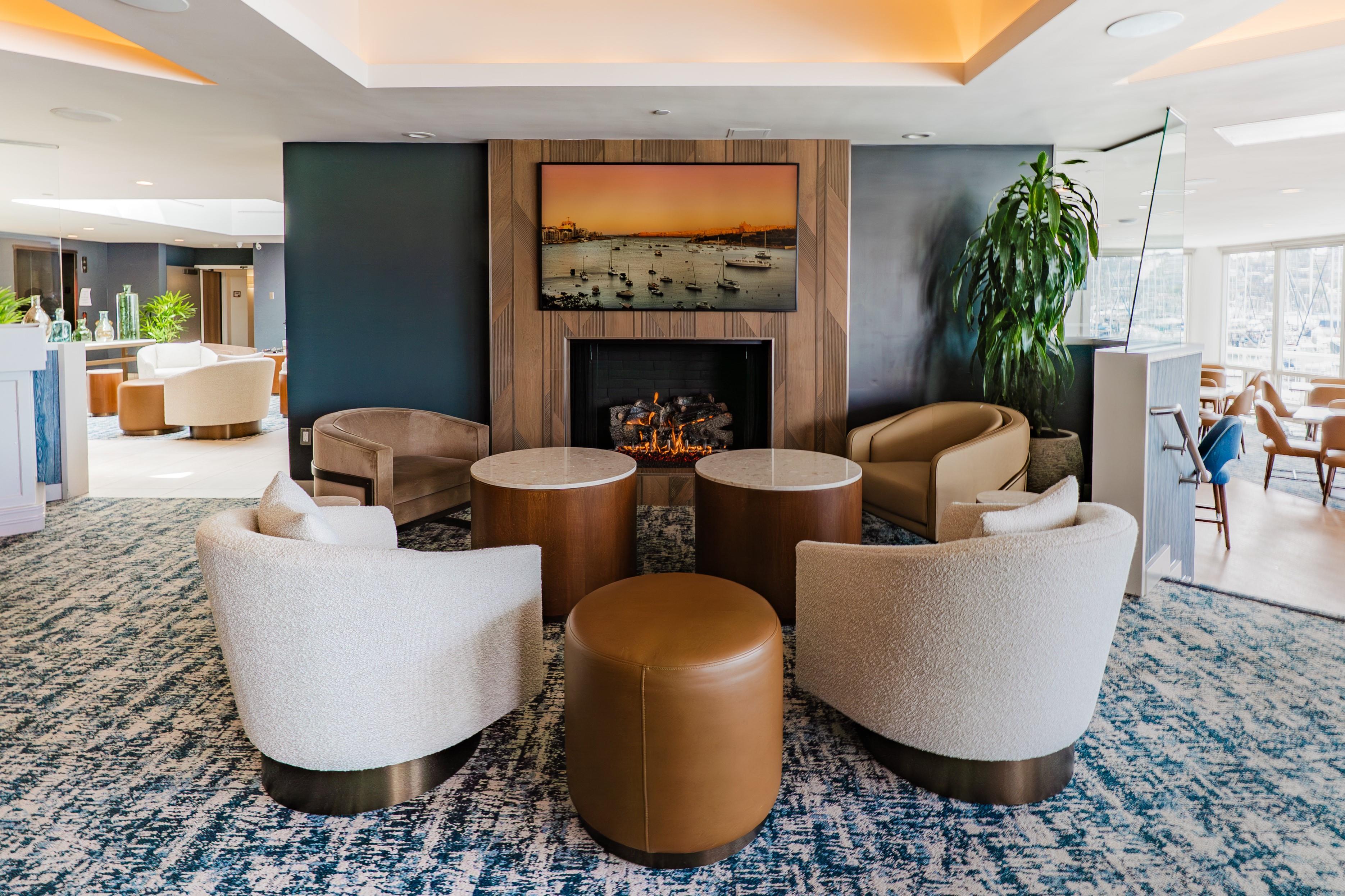 Lounge and Fireplace | Bay Club Hotel & Marina