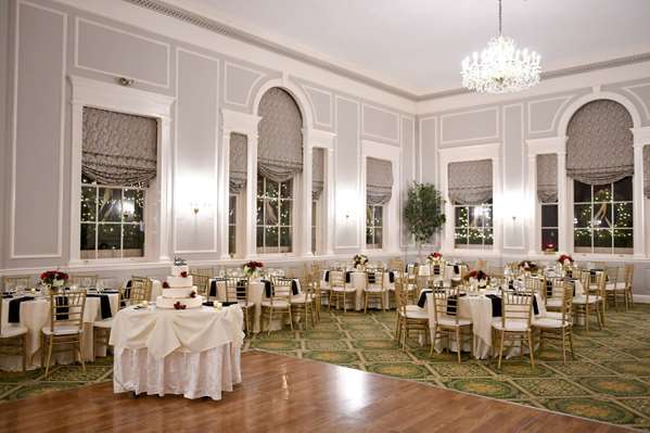  - Hawthorne Hotel Salem