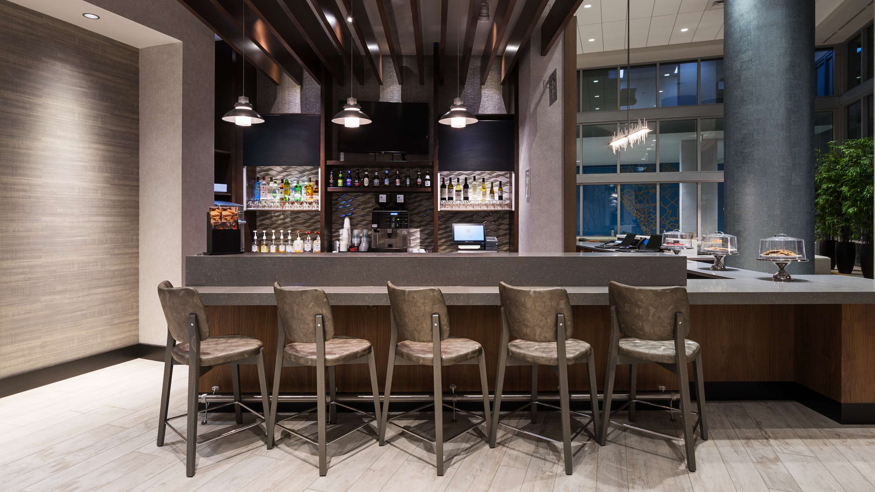 Bar Lounge | Hyatt Place St. Petersburg / Downtown