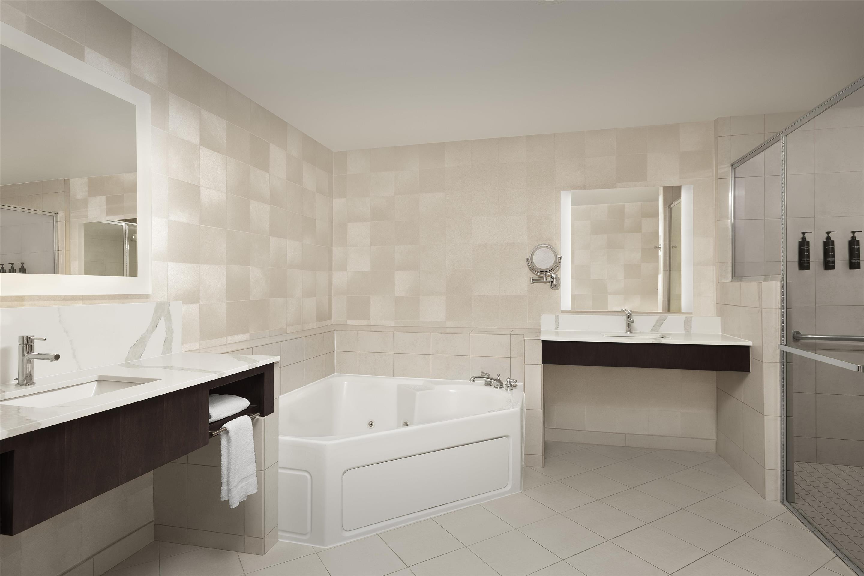 Guest room bath