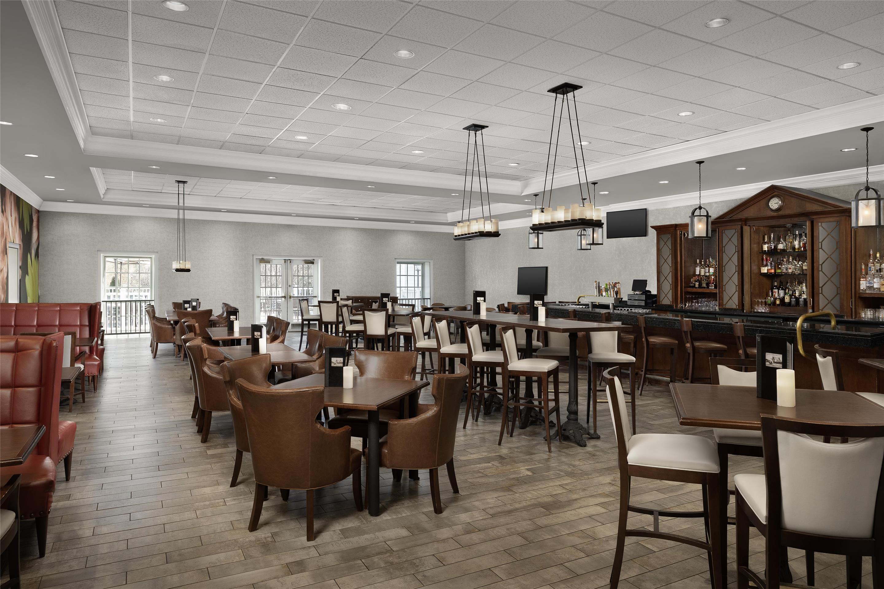 BarLounge | Virginia Crossings Hotel, Tapestry Collection by Hilton