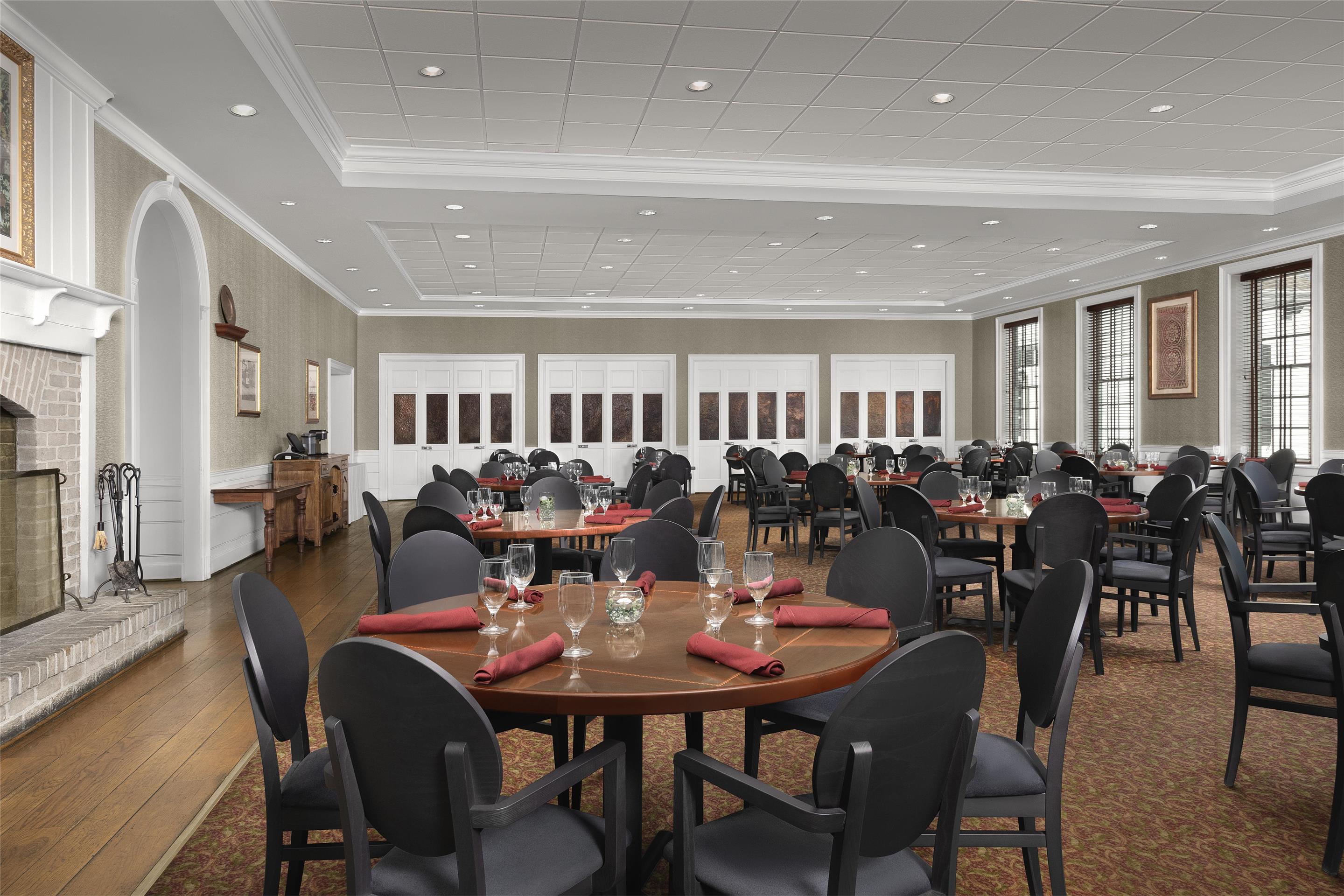 Restaurant | Virginia Crossings Hotel, Tapestry Collection by Hilton