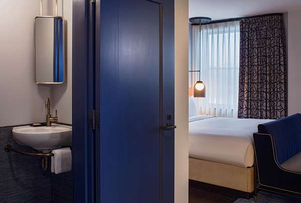  - Holston House Hotel Downtown Nashville - I-40 & I-65, Exit 209
