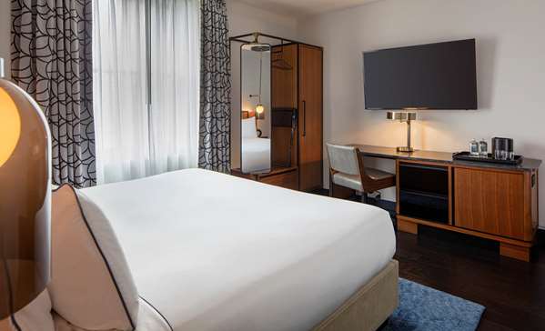  - Holston House Hotel Downtown Nashville - I-40 & I-65, Exit 209