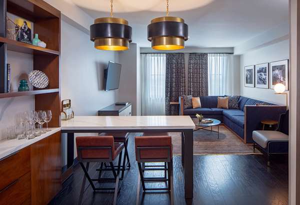 Suite - Holston House Hotel Downtown Nashville - I-40 & I-65, Exit 209