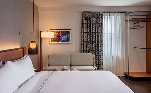 Suite - Holston House Hotel Downtown Nashville - I-40 & I-65, Exit 209