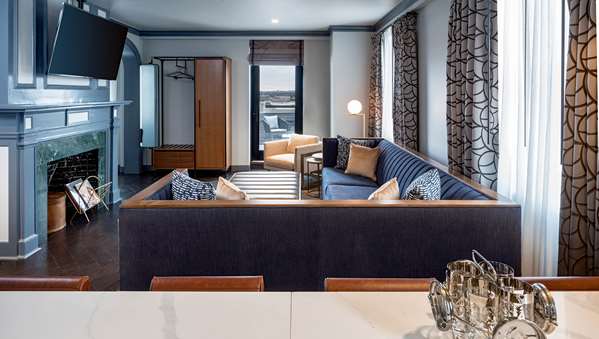 Suite - Holston House Hotel Downtown Nashville - I-40 & I-65, Exit 209