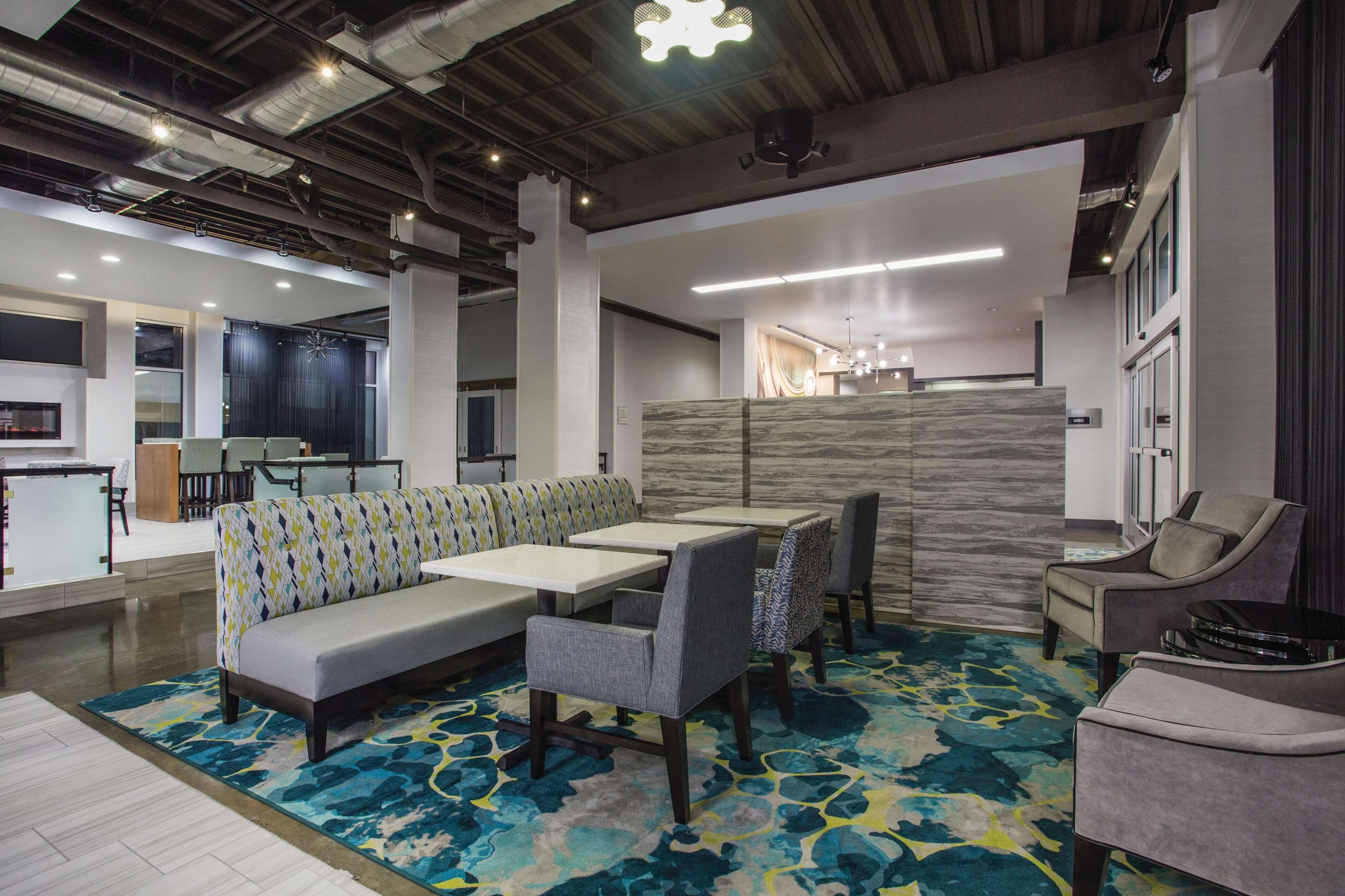 Lobby | La Quinta Inn & Suites by Wyndham Winchester