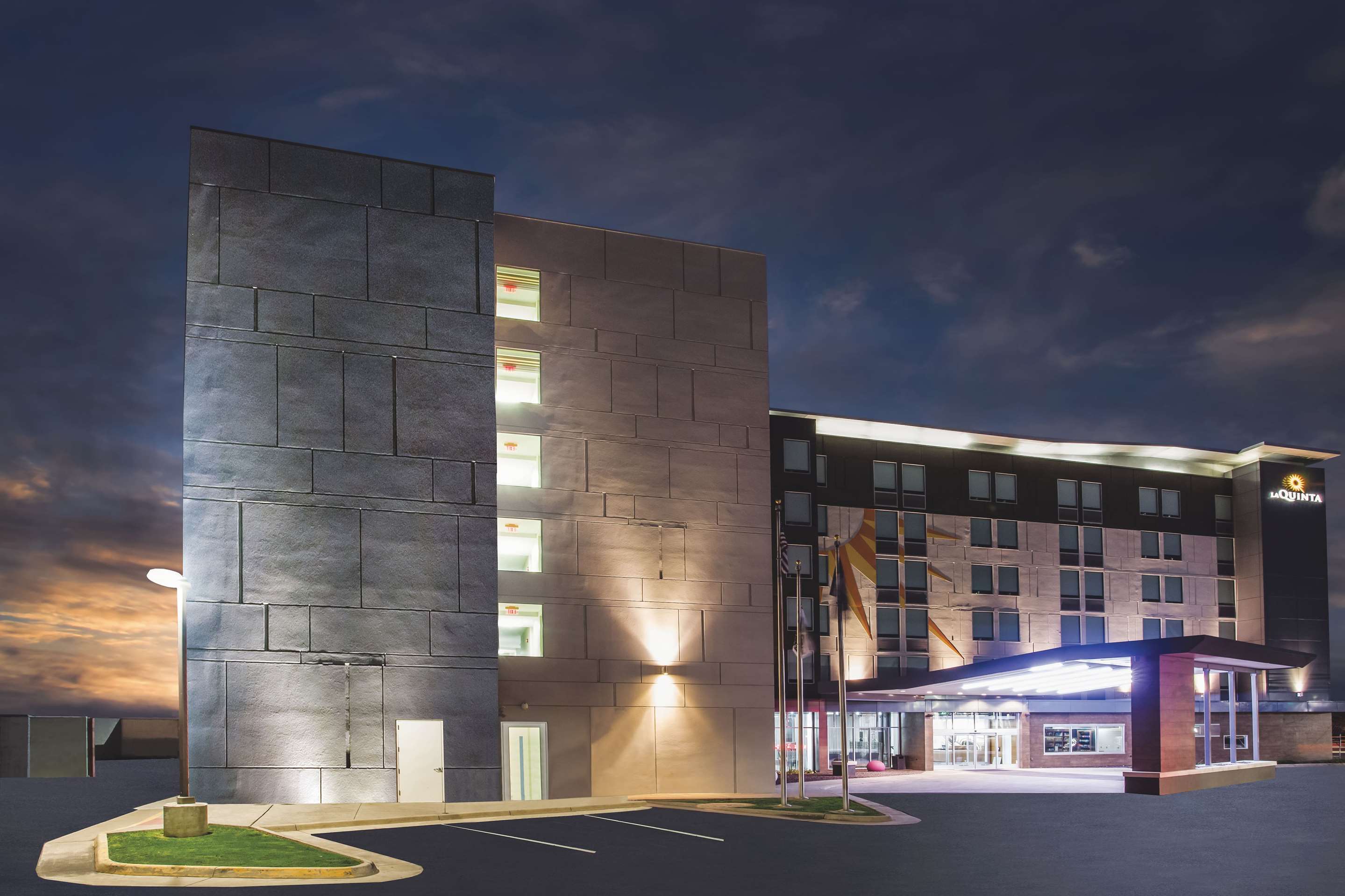 Exterior | La Quinta Inn & Suites by Wyndham Winchester