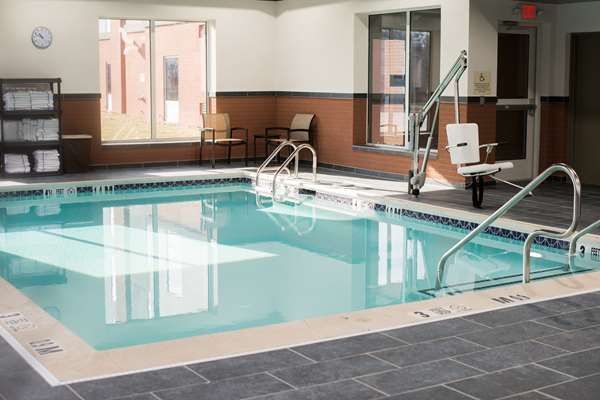 Pool - Hampton Inn & Suites Warrington