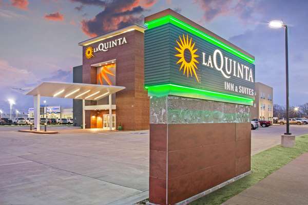 Exterior view - La Quinta Inn & Suites Ponca City