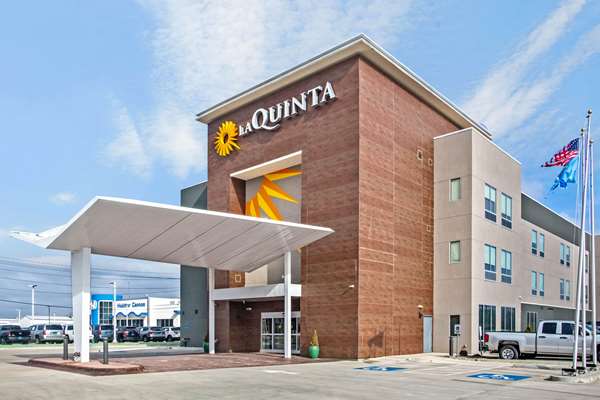 Exterior view - La Quinta Inn & Suites Ponca City