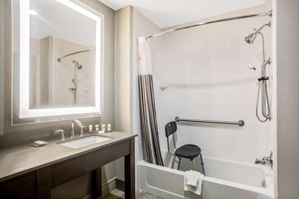  - La Quinta Inn & Suites Ponca City