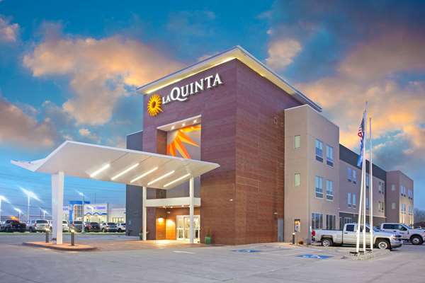 Exterior view - La Quinta Inn & Suites Ponca City
