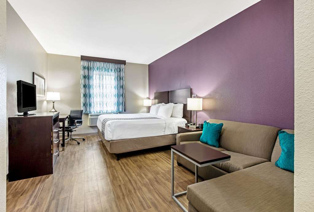 LA QUINTA INN STE NEW CUMBERLAND-guestroom-Guest Room,Suite,On-Site.jpg