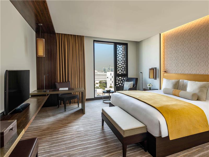 Superior Room, 1 King Size Bed and Corniche View
