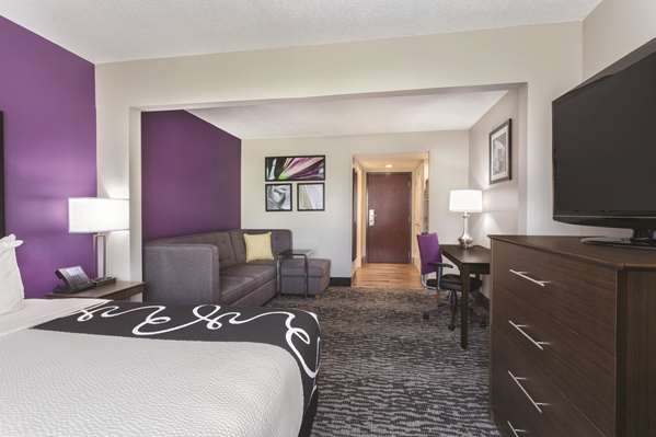  - La Quinta Inn & Suites Columbus