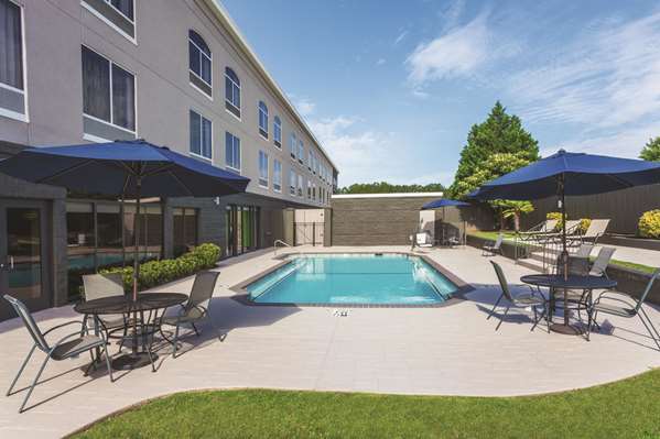 Pool - La Quinta Inn & Suites Columbus