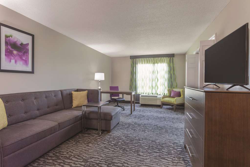 LA QUINTA INN STE COLUMBUS NORTH-guestroom-Guest Room,Suite,On-Site.jpg