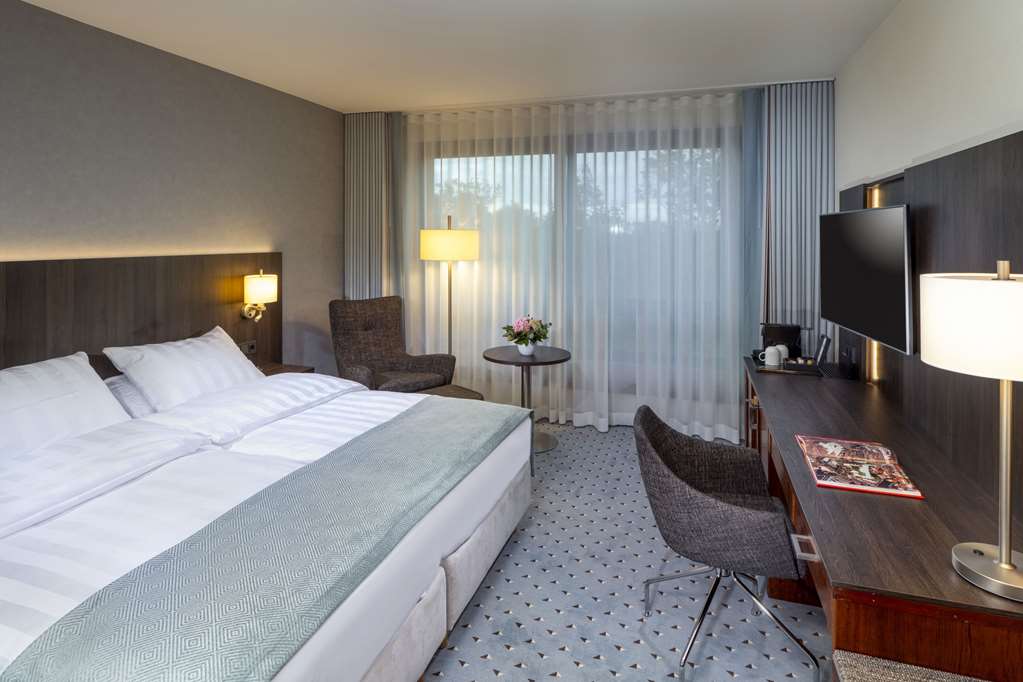 MARITIM HOTEL BREMEN-guestroom-Guest Room,On-Site.jpg