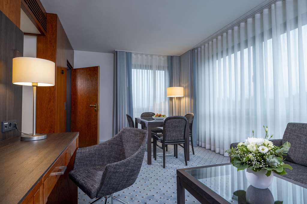MARITIM HOTEL BREMEN-guestroom-Guest Room,Suite,On-Site.jpg