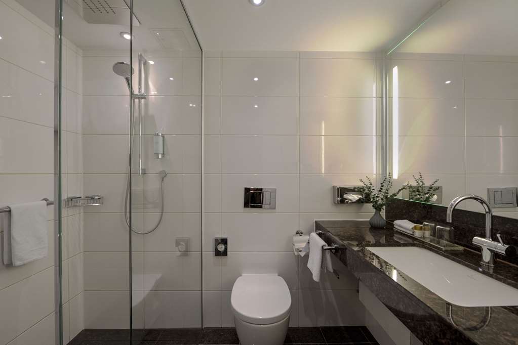 MARITIM HOTEL DARMSTADT-guestroom-Guest Room,Bathroom,On-Site.jpg