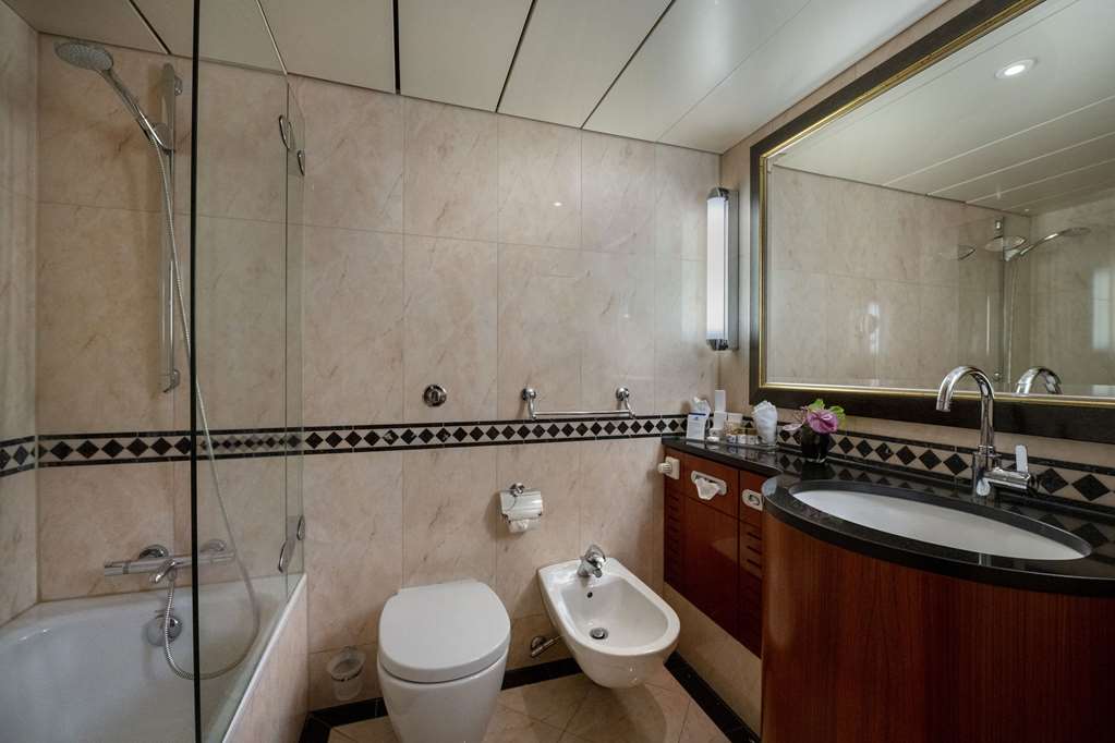 MARITIM HOTEL WUERZBURG-guestroom-Guest Room,Bathroom,On-Site.jpg