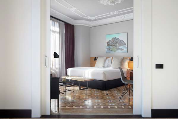 MODERNIST SUITE