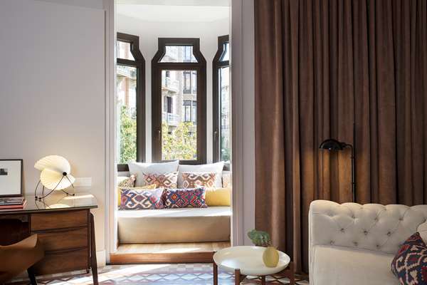 MODERNIST DREAM SUITE