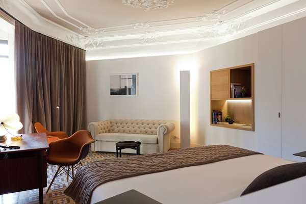 MODERNIST DREAM SUITE