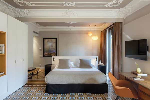 MODERNIST DREAM SUITE