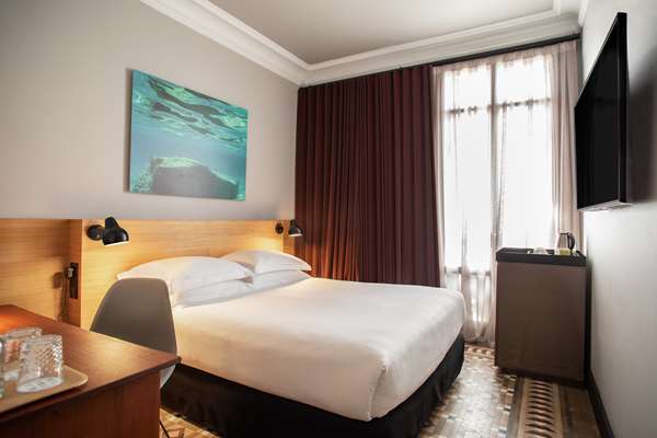 QUEEN SUPERIOR ROOM