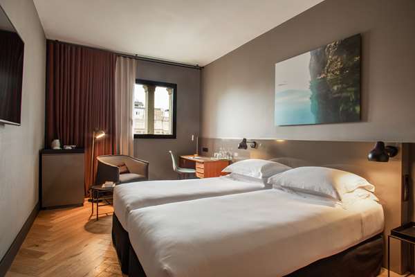 TWIN COLLECTION ROOM