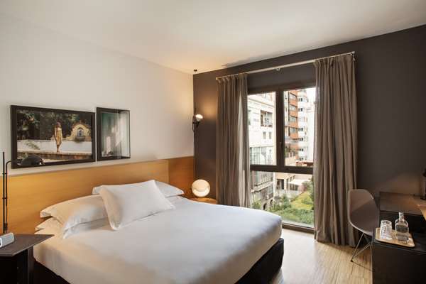 KING SUPERIOR ROOM WITH POOL VIEW