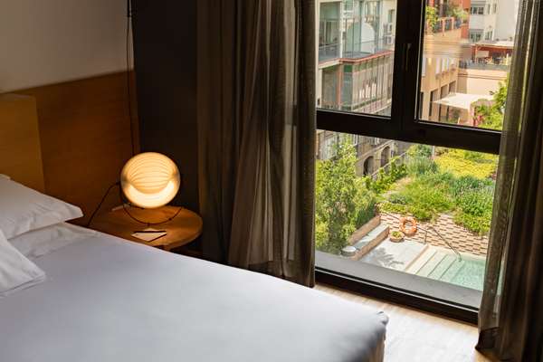 KING SUPERIOR ROOM WITH POOL VIEW