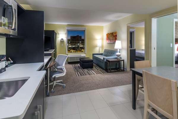  - Home2 Suites by Hilton Downtown Kansas City - I-35, Exit 1C & 1D