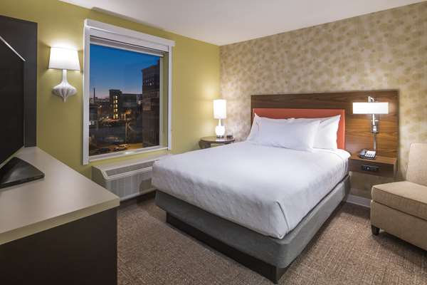  - Home2 Suites by Hilton Downtown Kansas City - I-35, Exit 1C & 1D