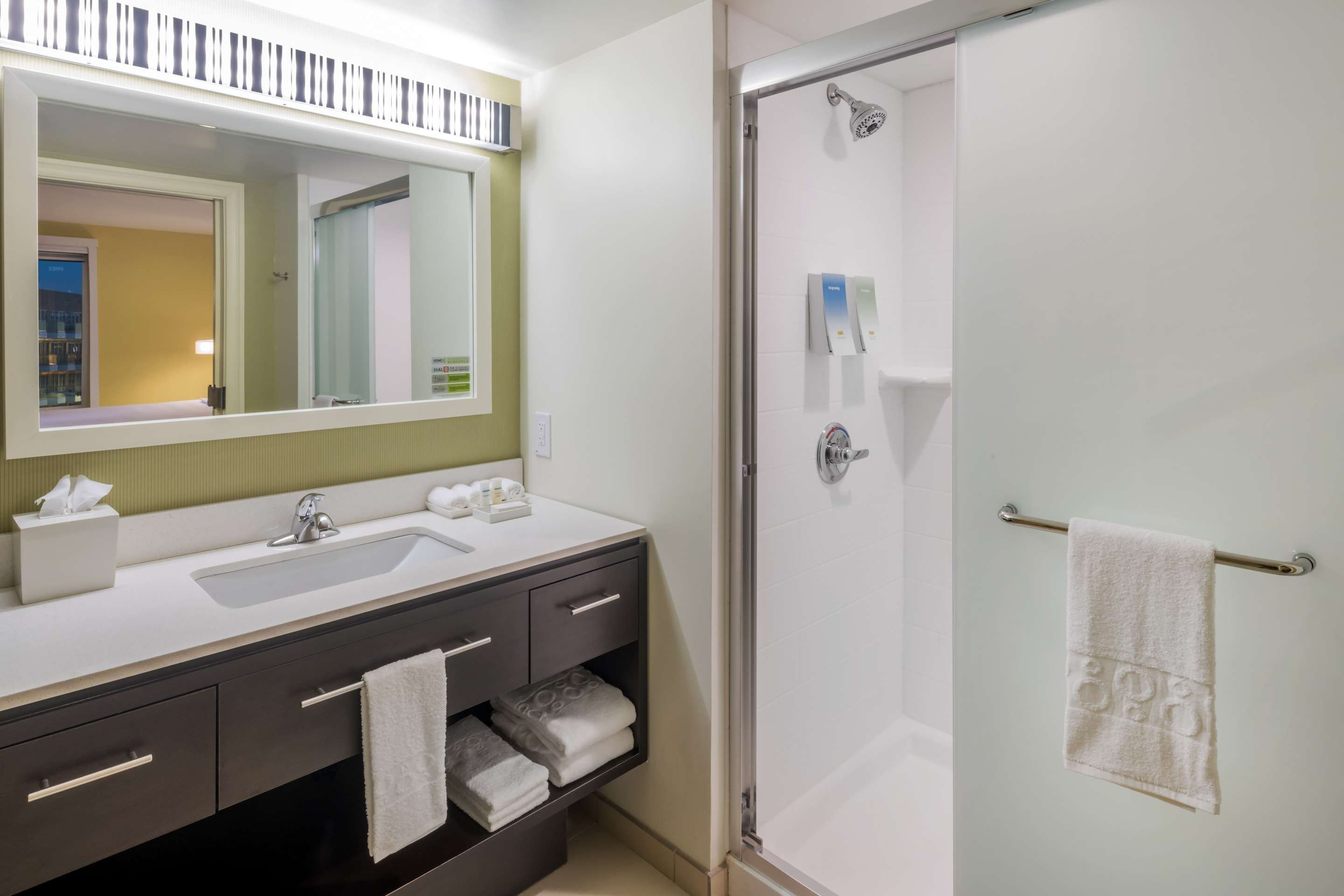 Guest room bath