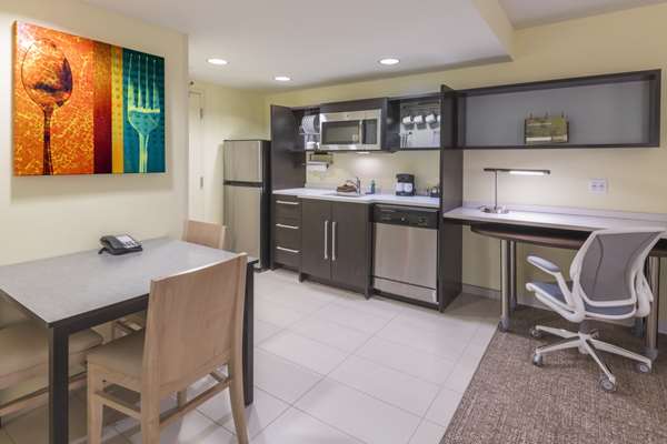  - Home2 Suites by Hilton Downtown Kansas City - I-35, Exit 1C & 1D