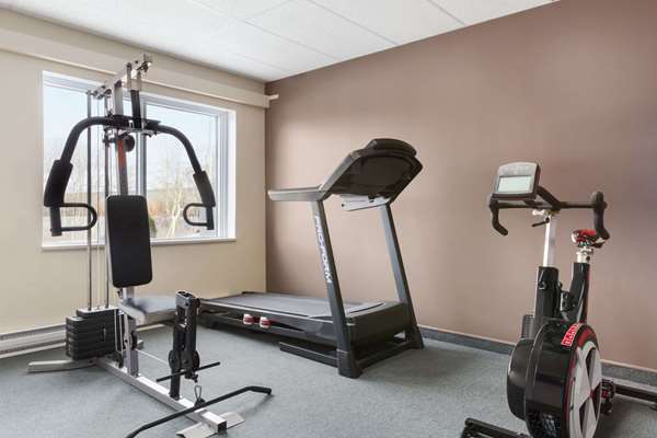 Fitness/ Exercise Room - Travelodge Baie Comeau
