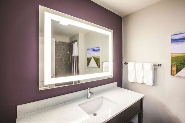  - La Quinta Inn & Suites Walker - I-12, Exit 15