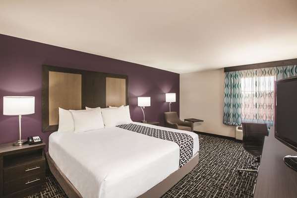  - La Quinta Inn & Suites Walker - I-12, Exit 15