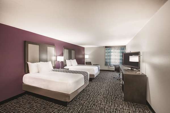  - La Quinta Inn & Suites Walker - I-12, Exit 15